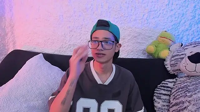 thiago kinghot online show from September 19, 2025, 5:09 am