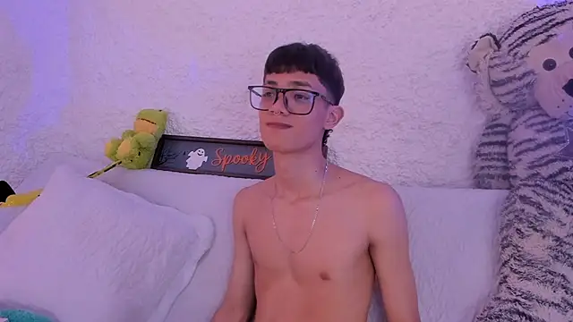 thiago kinghot online show from November 5, 2025, 4:18 pm