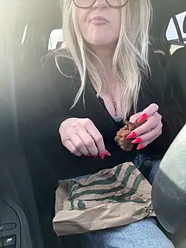 SuzieSub online show from February 27, 2026, 9:09 am