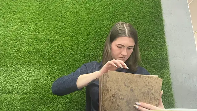 AshlyJoy online show from October 24, 2025, 8:33 am