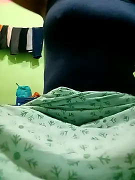 Hotty-couple063 online show from October 28, 2025, 4:42 pm