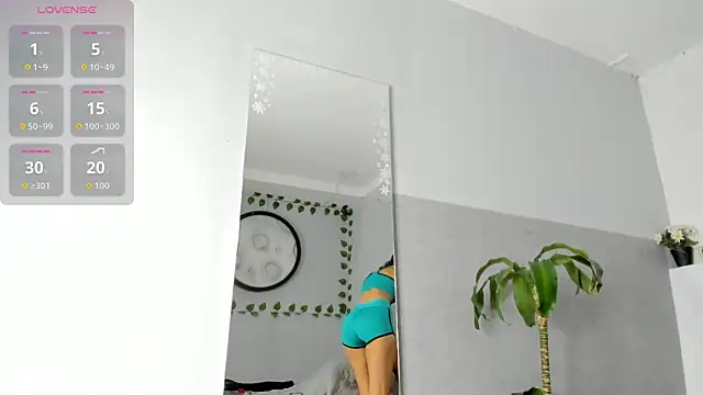 klariz09 online show from February 10, 2026, 8:02 pm