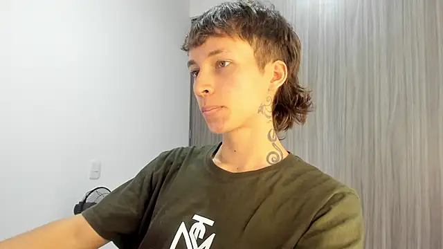 Snapshot of spacehumanz chatting on March 22, 2026, 8:34 pm spacehumanz online show from March 22, 2026, 8:34 pm