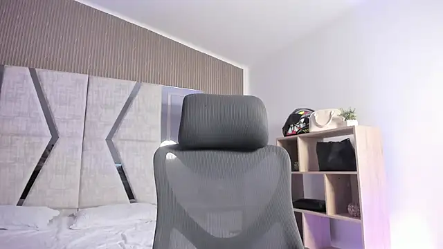 AlliceLover online show from December 14, 2025, 11:59 am