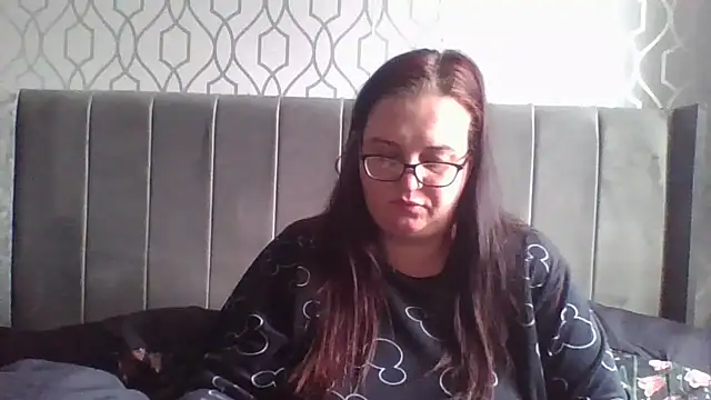 Curvy OliviaXX online show from April 3, 2026, 9:18 am