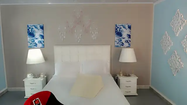 maddissonivanova online show from October 12, 2025, 7:13 pm