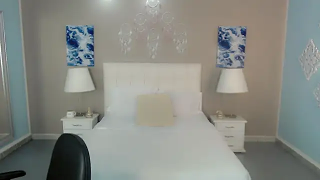 maddissonivanova online show from November 9, 2025, 8:40 pm