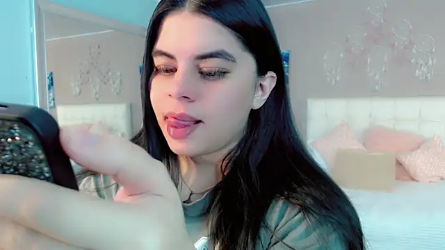 maddissonivanova online show from April 15, 2026, 7:10 pm