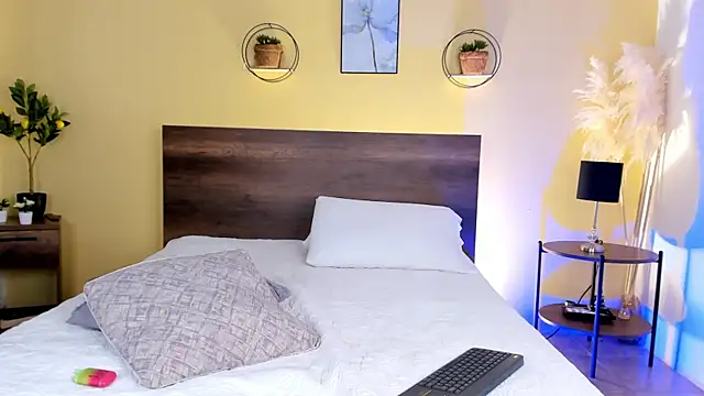 CamilleGrace online show from September 25, 2025, 12:53 pm