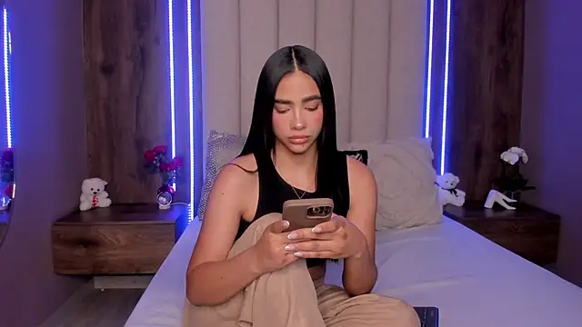 LucySalvatore  online show from March 28, 2026, 9:47 pm