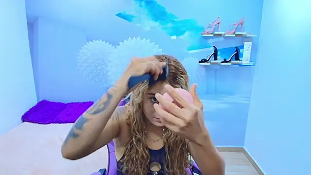 ESMERALDA-BLUE online show from September 18, 2025, 8:55 pm