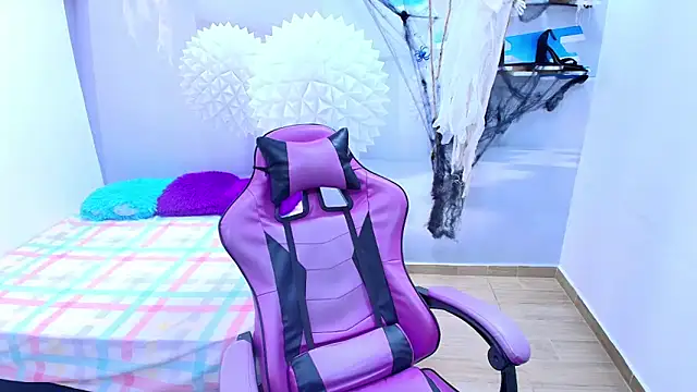 ESMERALDA-BLUE online show from October 23, 2025, 9:02 pm