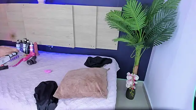 Amalia Bigass online show from November 23, 2025, 4:56 am