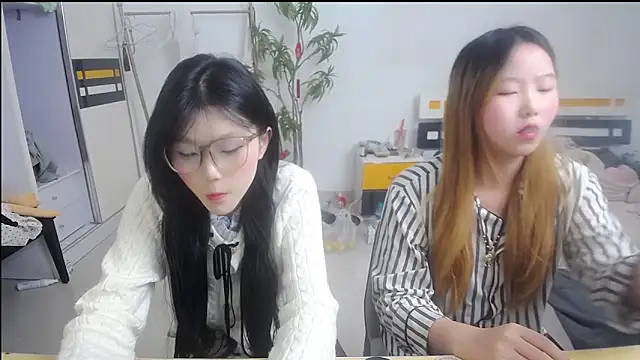 Snapshot of Babygirls523 chatting on November 6, 2025, 11:44 am Babygirls523 online show from November 6, 2025, 11:44 am