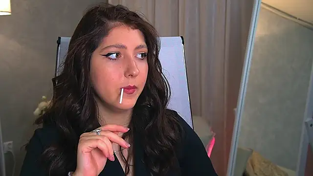 Mary Miiller online show from October 7, 2025, 9:39 am