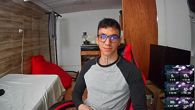 angelicious  online show from November 13, 2025, 8:41 pm