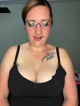 XADICTIVEX online show from October 5, 2025, 8:18 pm