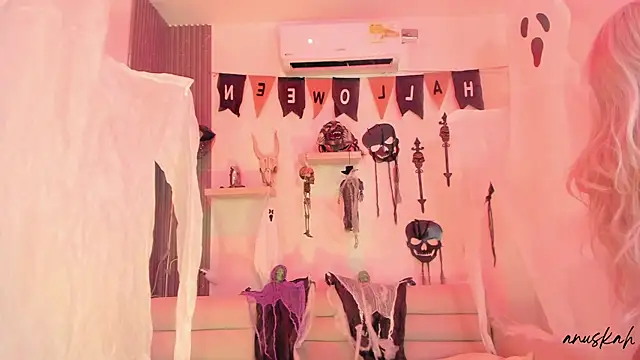 anuskah online show from October 13, 2025, 5:46 pm