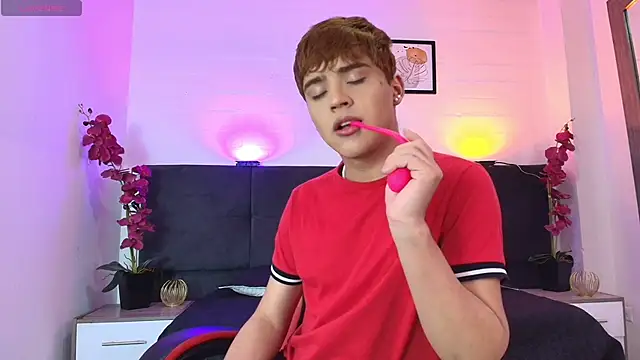 Snapshot of Lucass_love chatting on May 29, 2026, 4:49 pm Lucass love online show from May 29, 2026, 4:49 pm