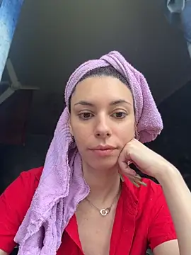 Amelie Crosby online show from May 29, 2026, 11:52 am
