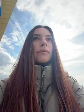Amelie Crosby online show from May 31, 2026, 1:51 pm