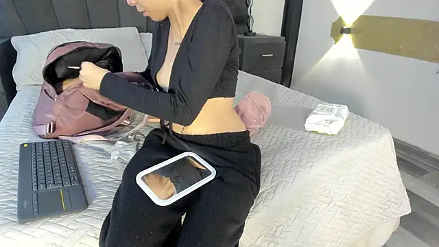 CleoWhite online show from September 9, 2025, 4:45 am