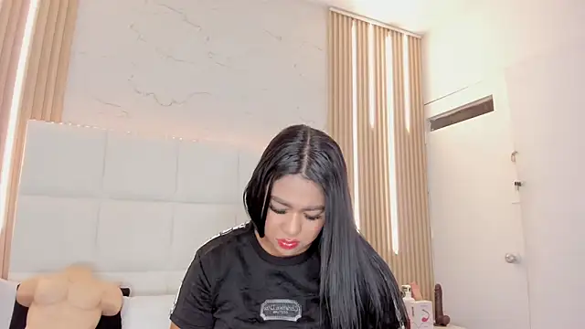 Meloddy Parkerr  online show from April 18, 2026, 12:09 pm