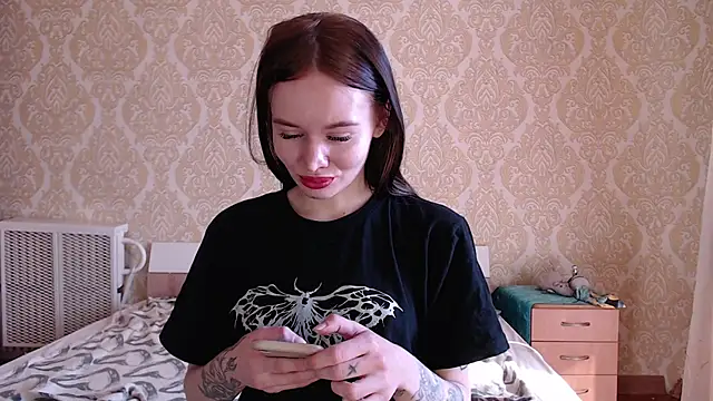 Kitkaat00 online show from October 18, 2025, 9:21 am