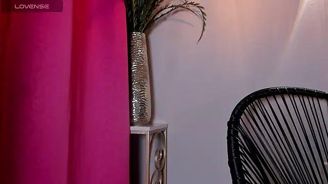 dulce fiore07 online show from November 18, 2025, 3:16 pm