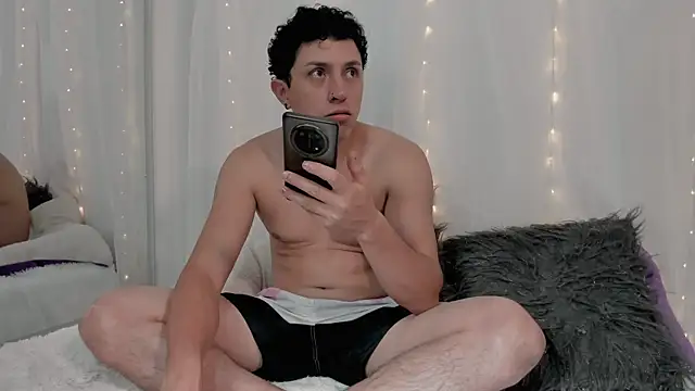 Snapshot of douglaszaens chatting on April 4, 2026, 3:05 am douglaszaens online show from April 4, 2026, 3:05 am