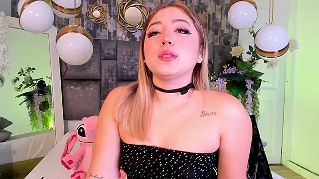 Snapshot of PatyLawrence chatting on February 3, 2026, 4:21 am PatyLawrence online show from February 3, 2026, 4:21 am