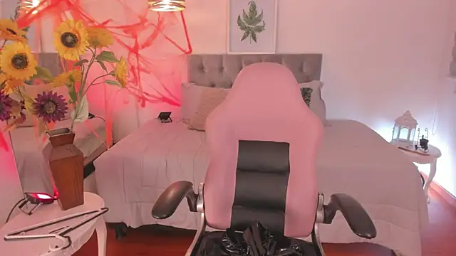 Lucie Harper online show from October 10, 2025, 7:57 pm