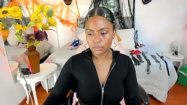 Lucie Harper online show from October 17, 2025, 8:44 pm