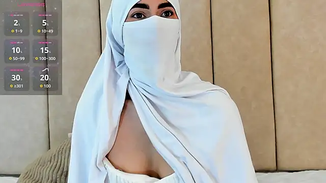 Snapshot of _Zahiira_ chatting on November 4, 2025, 12:04 pm Zahiira online show from November 4, 2025, 12:04 pm