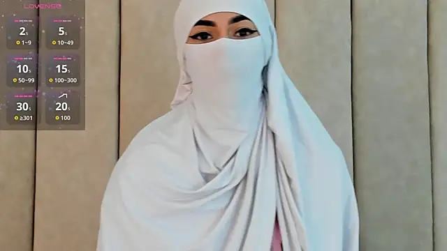 Snapshot of _Zahiira_ chatting on December 18, 2025, 12:00 pm Zahiira online show from December 18, 2025, 12:00 pm