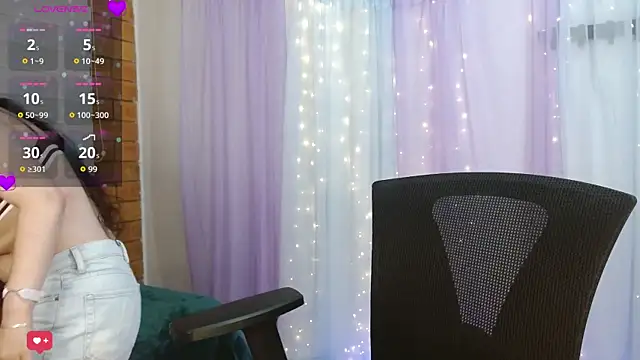 Snapshot of Camila_Ord chatting on October 31, 2025, 12:44 am Camila Ord online show from October 31, 2025, 12:44 am