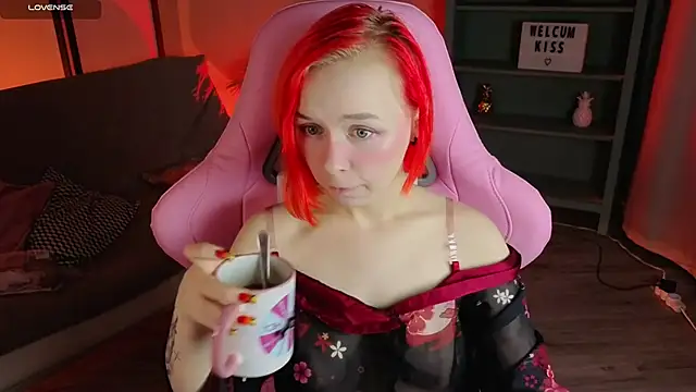 NaomiYoru online show from October 21, 2025, 8:20 pm