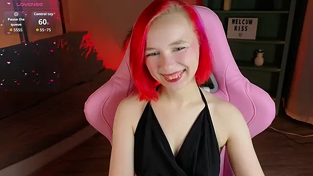 NaomiYoru online show from November 26, 2025, 8:32 pm