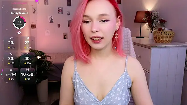 NaomiYoru online show from April 10, 2026, 8:35 pm