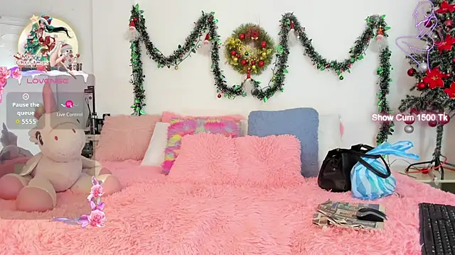 Ariana-Fernandez online show from December 20, 2025, 12:45 pm