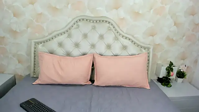 SofiaWhites online show from May 22, 2026, 3:35 am