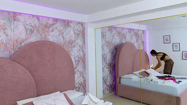 RavenGloomy online show from September 21, 2025, 7:48 pm