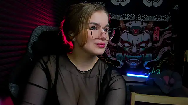 SophieMurrr online show from October 21, 2025, 4:08 pm