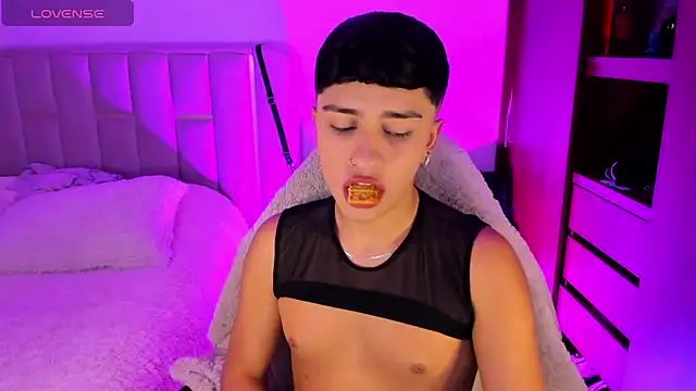 Matheewx m online show from April 17, 2026, 1:19 am