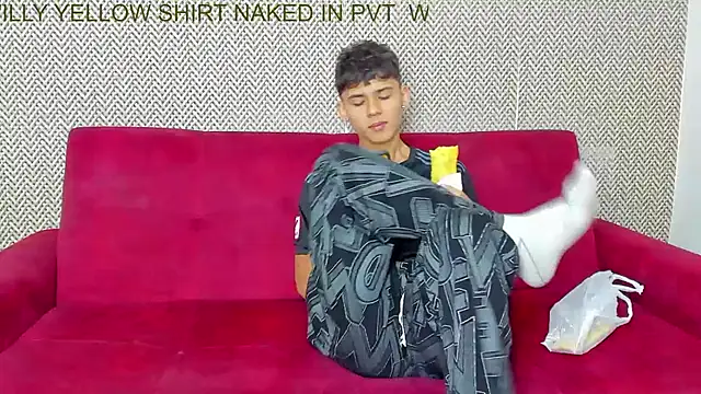 willy sexxx18 online show from November 30, 2025, 1:15 pm