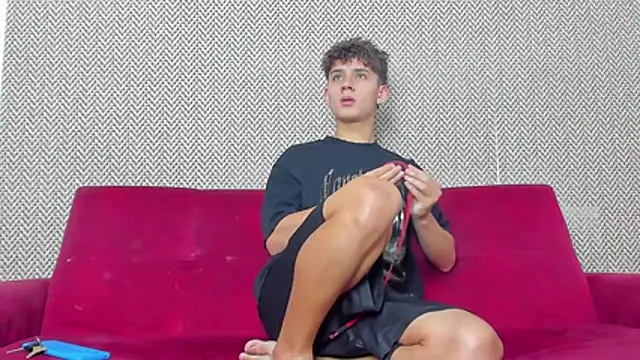 willy sexxx18 online show from February 24, 2026, 7:45 pm