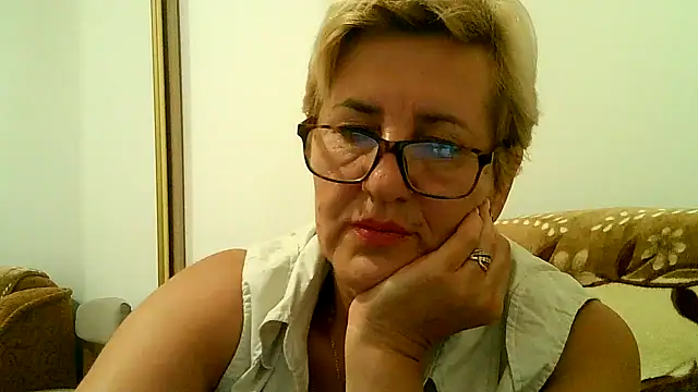 Snapshot of Dana4921 chatting on September 19, 2025, 5:02 pm Dana4921 online show from September 19, 2025, 5:02 pm