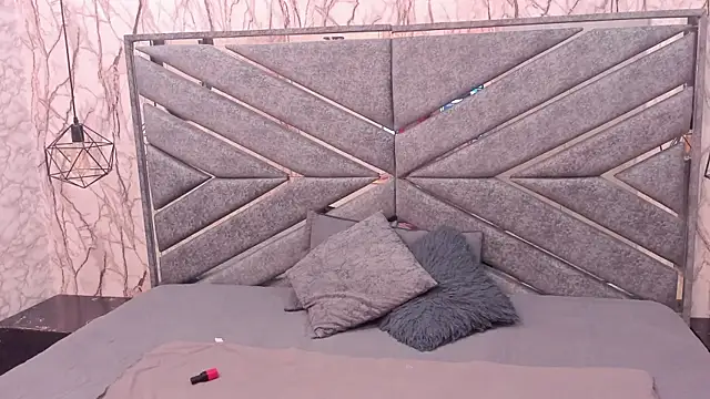 SASHA BROWNIE   online show from December 21, 2025, 7:54 pm