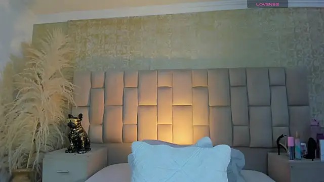 cloesummerr  online show from January 19, 2026, 1:26 pm