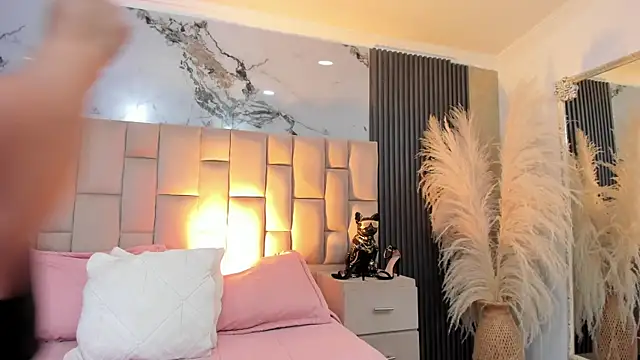 cloesummerr  online show from April 1, 2026, 12:17 pm